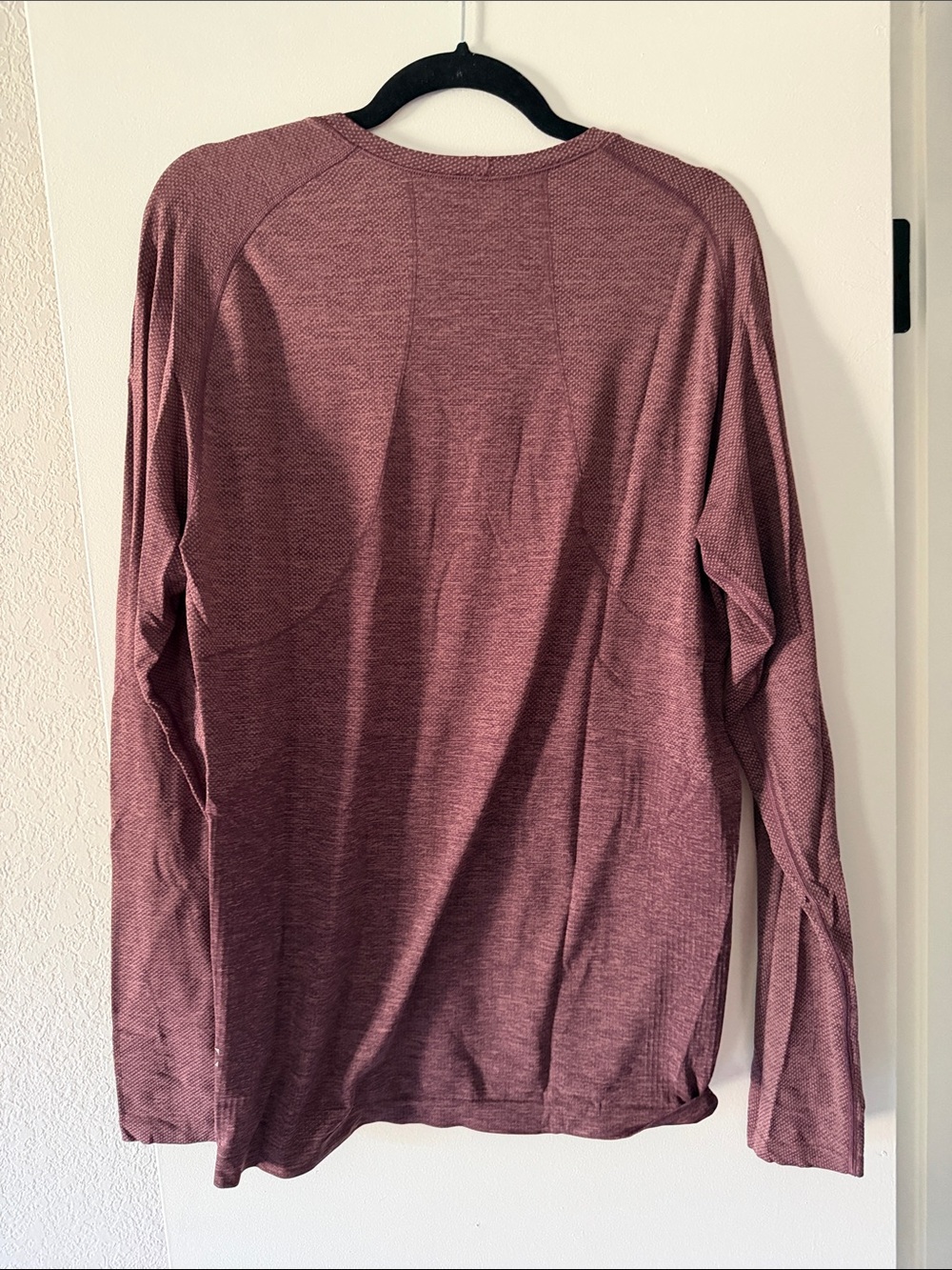 lululemon athletica Men's Long Sleeve Crew in Heather Red - Picture 4 of 5